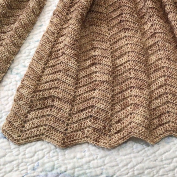 Hand made women’s shawl - Picture 4 of 7